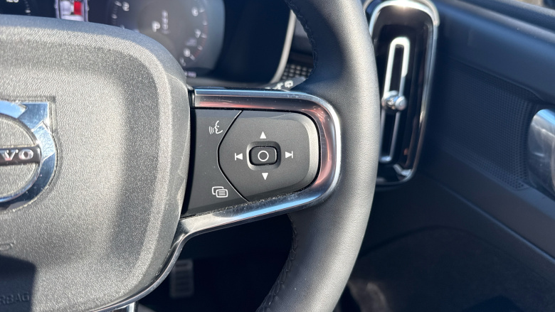 Volvo Xc40 2.0 B4P R DESIGN 5dr Auto Petrol Estate